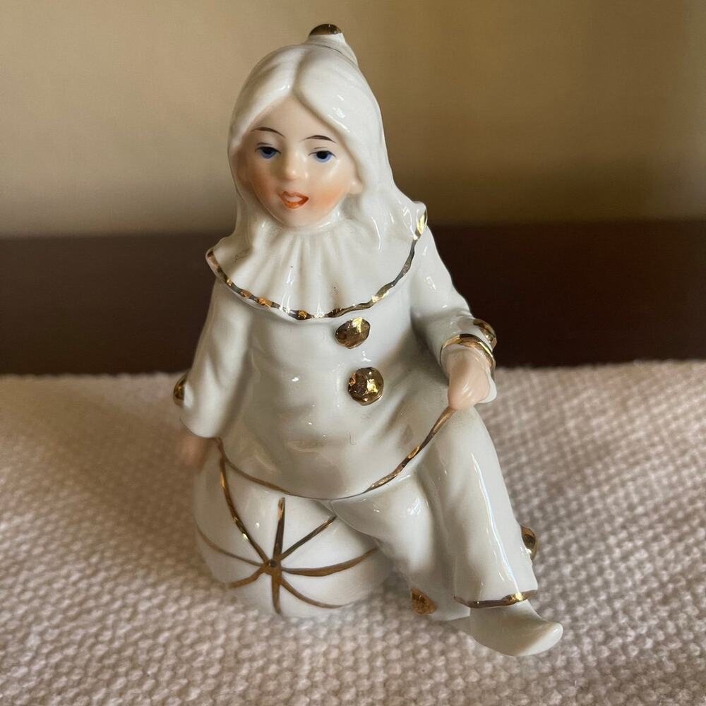 Vintage 80’s porcelain lady clown mime figurine